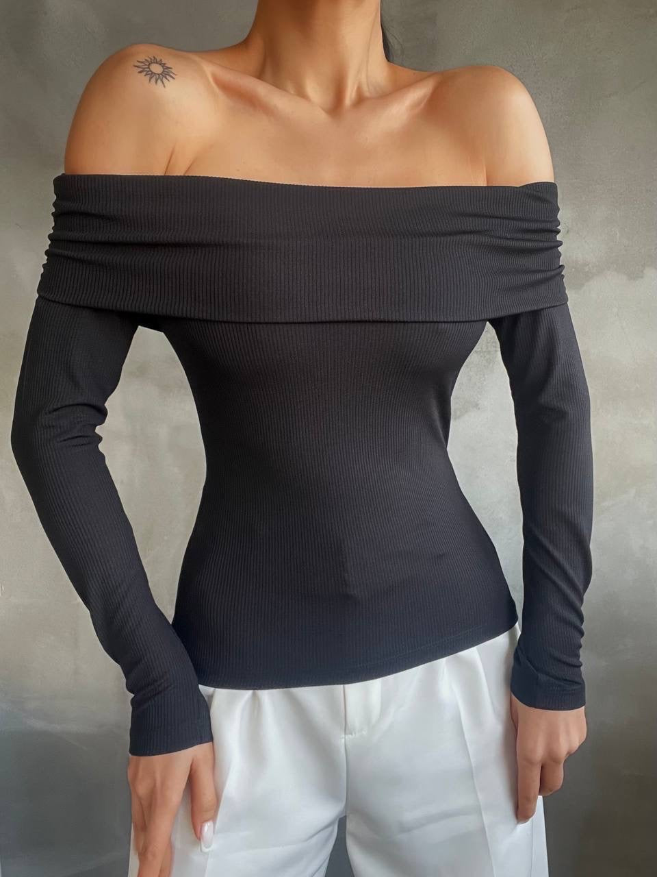 Off-Shoulder stretchy top