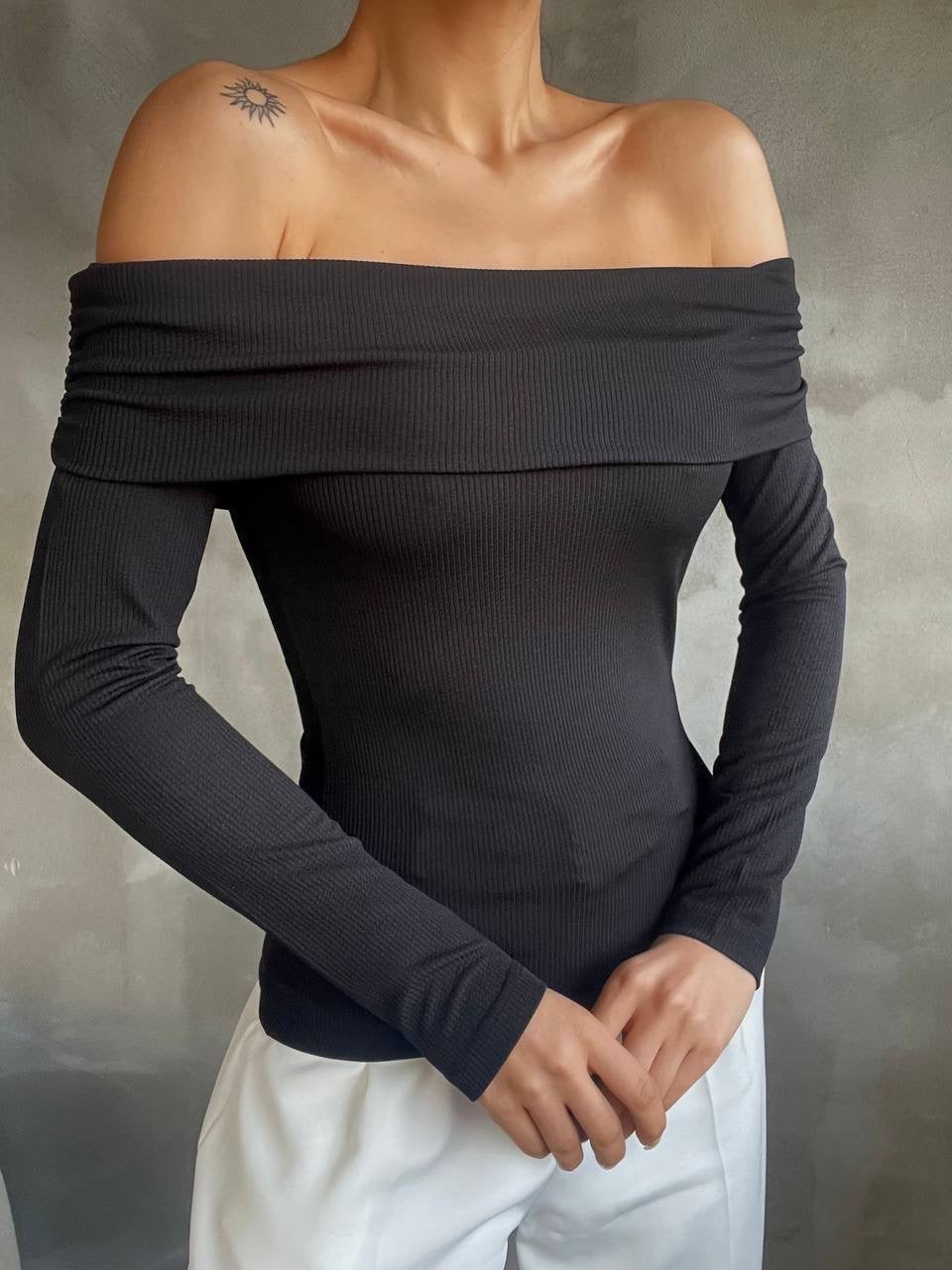 Off-Shoulder stretchy top