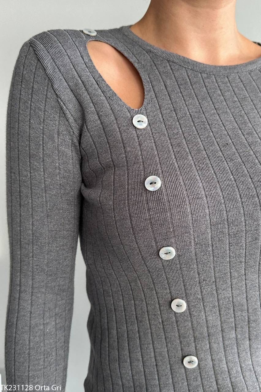 Basic sweater with front details