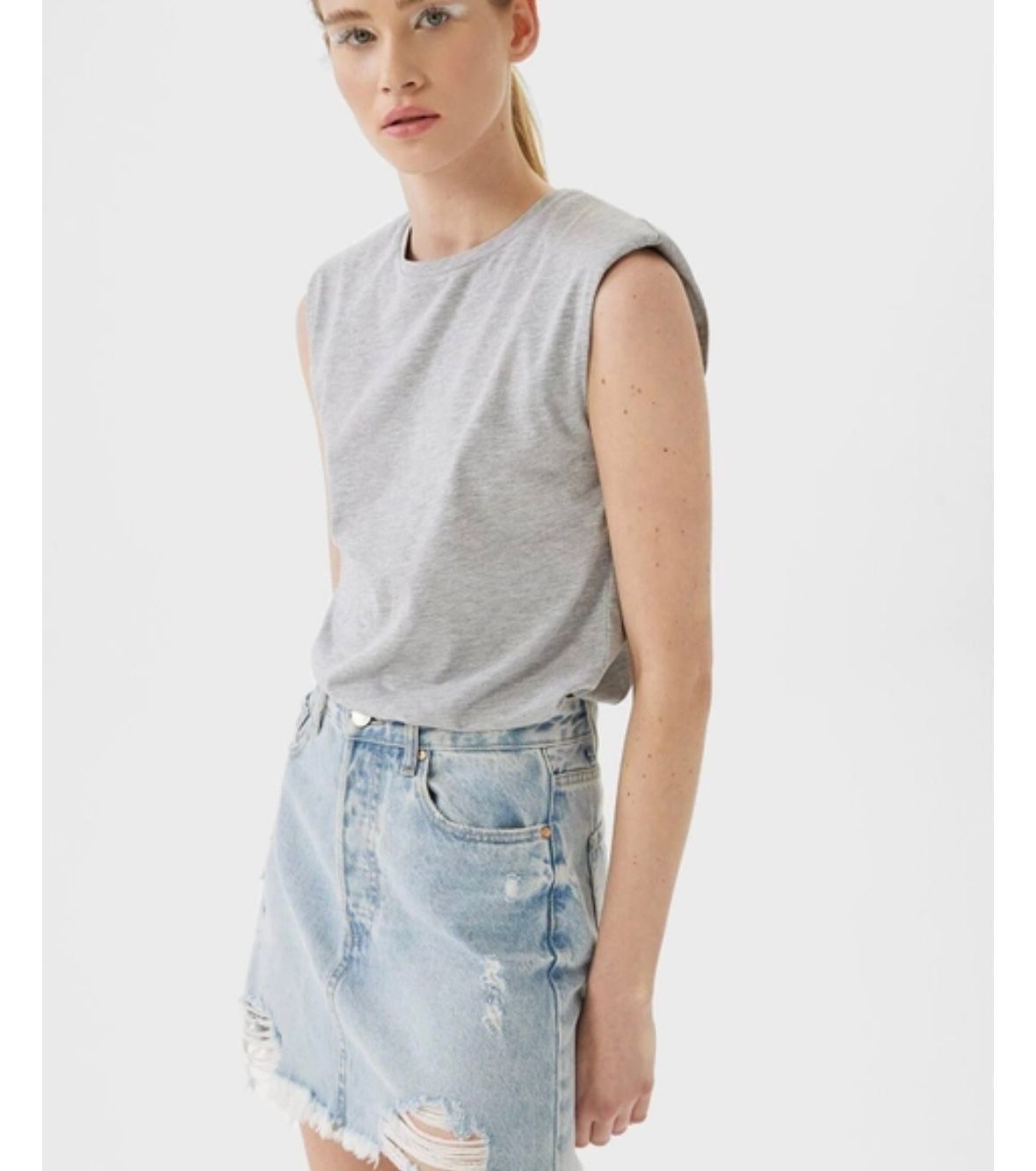 Sleeveless cotton top